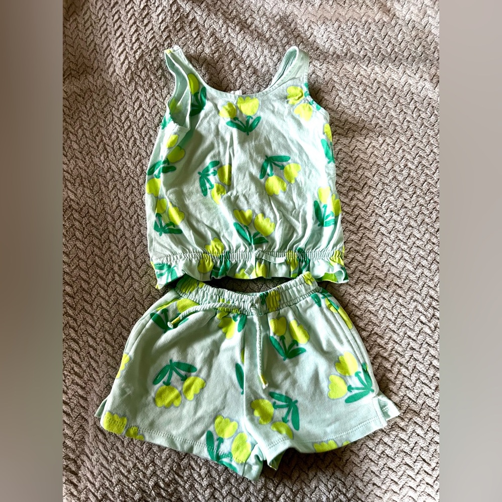Zara kids summer set 
Shorts and tank 
Size 6
